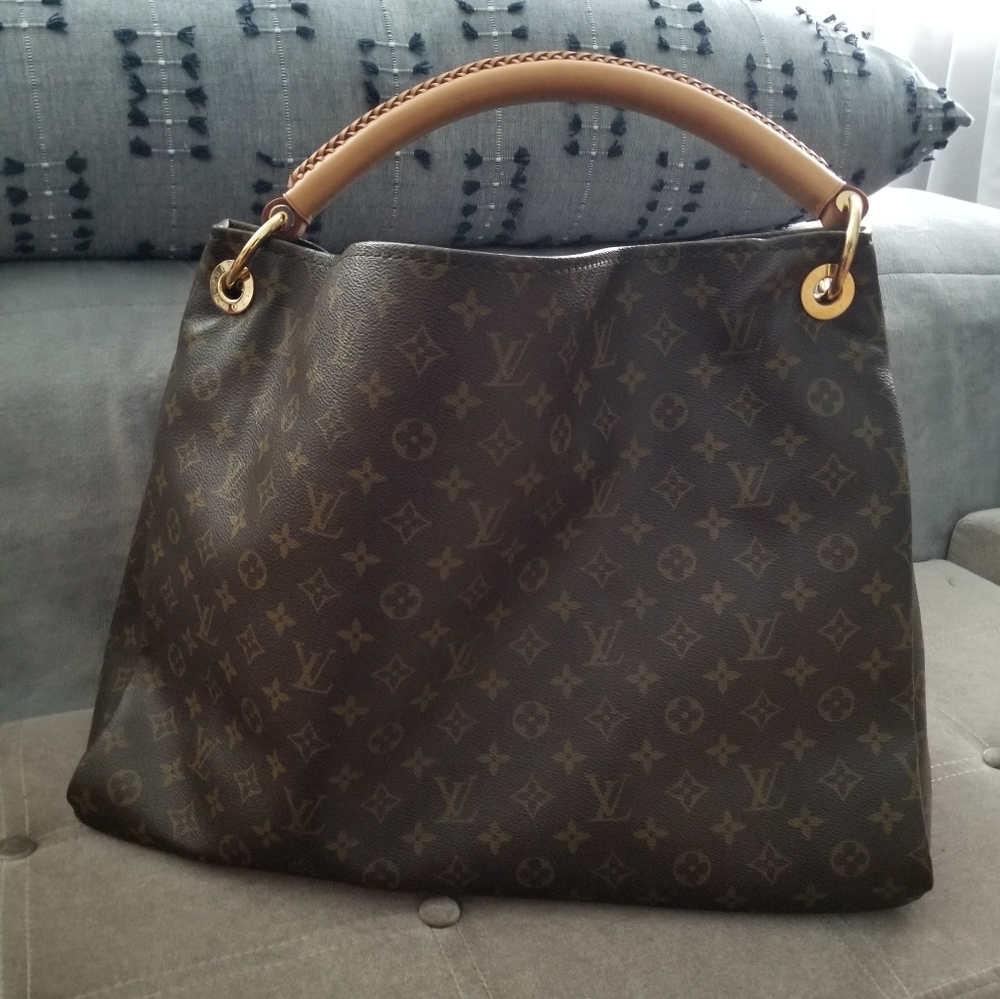 LOUIS VUITTON ARTSY GM